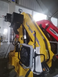 Grúa Articulada de 16.5 Toneladas Fabricada en China, Grúa Montada en Camión con Pluma Articulada SQZ330, Entrega Rápida - Product Image 3