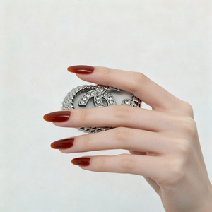 Étiquettes en alliage de zinc 30*26mm en forme de cœur tressé avec strass pour la décoration de bagages et les appliques de couture, logo métallique de créateur - Product Image 1