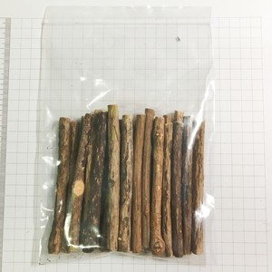 YH05 <span class=keywords><strong>Mu</strong></span> Tian Liao 0,5-0.7dia Natural SilverVine Wood Stick Pet Cat Herramienta de limpieza de dientes Actinidia Polygama Molar Rod Pure Toy - Product Image 1
