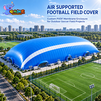 Couverture de terrain de football à structure pneumatique en membrane PVDF pour terrains de football extérieurs, clubs sportifs et projets scolaires