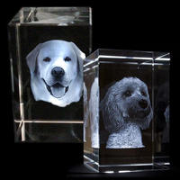 Cube de cristal sculpté en 3D personnalisé en usine Cadeaux de vacances, Cadeaux de remise des diplômes, Souvenirs d'entreprise