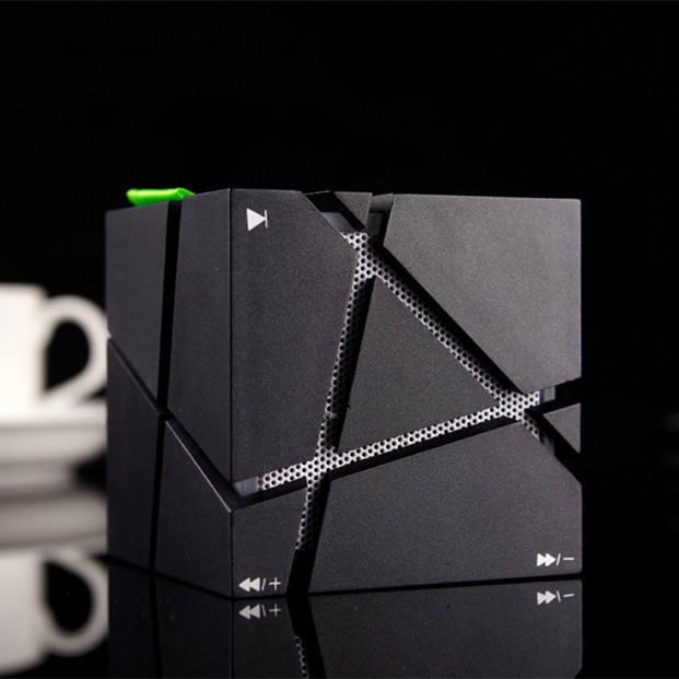 2026 Kinggard Cheap Price 500 Mah Battery Wireless 5.1 Colorful RGB LED Light TF Card Cube AI Smart Speaker Voice Control APP