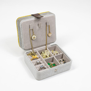Caja de Joyería de Felpa con Botones Amarillo Grisáceo de Alta Calidad, Caja de Almacenamiento Portátil para Viajes, para Aretes, Collares y Anillos - Product Image 4