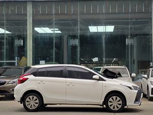 Voiture d'occasion <span class=keywords><strong>automatique</strong></span> Toyota <span class=keywords><strong>Yaris</strong></span>, conduite à gauche, disponible, voiture d'occasion en bon état - Product Image 3