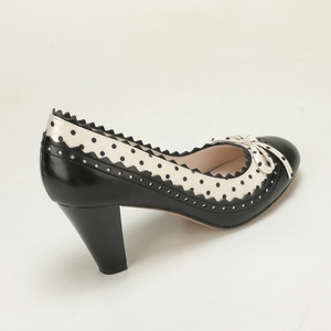 Schwarz-<span class=keywords><strong>wei</strong></span>ße gepunktete <span class=keywords><strong>Pumps</strong></span> mit gewelltem Rand und Schleife, <span class=keywords><strong>Blockabsatz</strong></span>, Vintage-Stil, runde Zehenpartie, mädchenhafte Büro-Absätze, Vintage-Dating-Eleganz, mittelhohe Absätze - Product Image 2