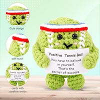 Peluche de balle de tennis en crochet motif dessin animé avec carte de message positif, cadeau sportif, décoration de bureau en fil de laine fait main pour athlètes et amis