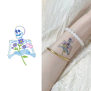 Tatuaggi colorati temporanei adesivi teschio e motivo floreale tatuaggi impermeabili adatti per viso, braccia e gambe - Product Image 1