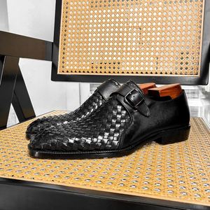 Chaussures en cuir tissées de haute qualité pour hommes, sur mesure avec boucles en cuir véritable, idéales pour les soirées - Product Image 4