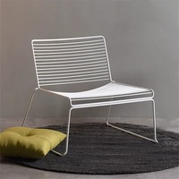 Chaise de salle à manger en fer durable de style nordique moderne et luxueux, empilable, pour intérieur, extérieur, balcon, maison, populaire sur Internet, pour les loisirs