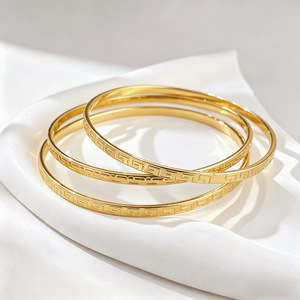 <span class=keywords><strong>Bracciale</strong></span> Vintage con Fiori 3D Irregolari Impilabili, Placcato Oro in Acciaio Inossidabile, Braccialetto alla Moda per Donne - Product Image 1