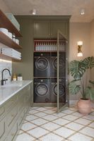 Meubles de buanderie sur mesure de luxe Vermonhouzz avec rangements ouverts et crédence en marbre pour hôtel haut de gamme
