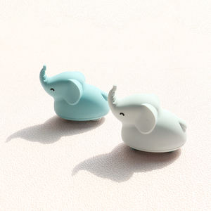 床の机で遊ぶ赤ちゃんのためのPaisen工場カスタムクジラシリコーンティーザー象フォーム幼児用おもちゃ - Product Image 6