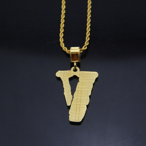 Collar con Colgante de Letra V de Diseño Innovador y Alta Calidad, Estilo Hiphop, Unisex, Joyería de Moda al por Mayor, Gran Venta 2026 - Product Image 1