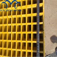 38x38x25mm Sarı Fiberglas Izgara Kaymaz UV Dayanımlı FRP Döşeme ve Çatı Geçiş Yolu Izgarası Metal Çerçeve 3D Modelleme Hizmeti