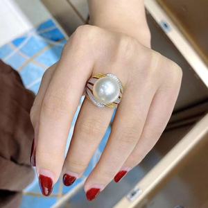 แหวนมุกทรงกลมขนาด 13-14 มม. คุณภาพเทียบเท่ามุกขาวออสเตรเลีย  พร้อมตำหนิเล็กน้อย  ทำจากเงินแท้ S925 - Product Image 4