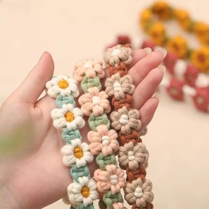 Petite marguerite tissée à la main lanière <span class=keywords><strong>de</strong></span> <span class=keywords><strong>téléphone</strong></span> portable pendentif <span class=keywords><strong>de</strong></span> chaîne <span class=keywords><strong>de</strong></span> <span class=keywords><strong>téléphone</strong></span> portable frais artistique sac créatif chaîne suspendue <span class=keywords><strong>de</strong></span> <span class=keywords><strong>téléphone</strong></span> portable - Product Image 5