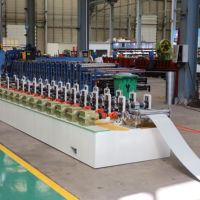 Machine de formage à rouleaux de haute précision pour roulements de moteur, idéale pour les lames de volets roulants et les tuiles en acier galvanisé