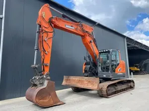 Excavatrice sur chenilles Doosan DX235LCR d'occasion, pelle hydraulique, machine de terrassement sur chenilles pour la construction - Product Image 1
