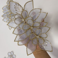 Grande patch fleurie bleu ciel avec feuilles, strass et chaîne de diamants pour la décoration de robes de mariée