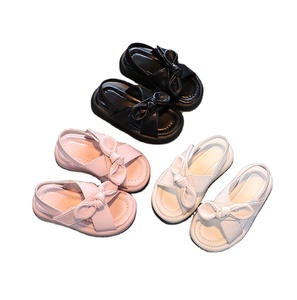 Sandales pour filles à semelles souples, sandales de plage pour enfants avec nœud - Product Image 1