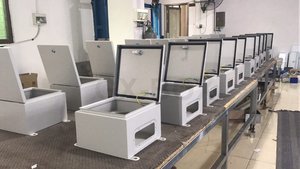 Boîtier de distribution extérieur étanche IP65 en acier galvanisé avec verrouillage CE pour projets personnalisés – Coffrets de commande électriques - Product Image 4