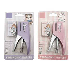 Engrapadora manual pequeña y linda con forma de animal para estudiantes, <span class=keywords><strong>tipo</strong></span> alicates, de 12 hojas, para grapas n.º 10, diseño de dibujos animados, que ahorra esfuerzo. - Product Image 1