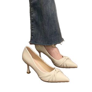 Escarpins professionnels élégants pour femmes, couleur crème beige, à bout pointu, confortables pour le bureau et les trajets quotidiens - Product Image 3