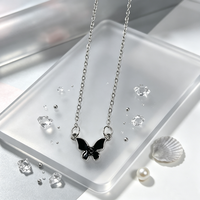 Colliers pendentifs exquis en forme de papillon noir porte-bonheur, colliers simples et élégants pour femmes, cadeaux souvenirs, chaînes de colliers