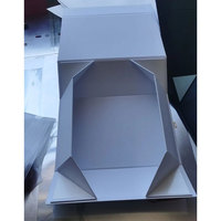 Emballage plat en papier noir imprimé avec logo personnalisé en carton rigide pour vêtement chaussure cosmétique emballage pliable boîte cadeau magnétique pliante
