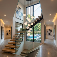 Escalier flottant en U de luxe noir avec monopoteau, marches en chêne blanc et éclairage LED, balustrade en verre, norme américaine