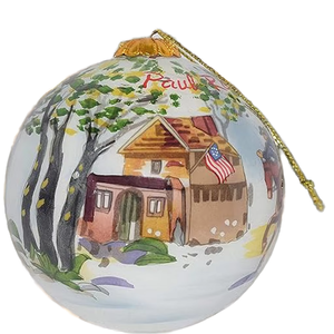 Boule de Noël en verre peinte à la main avec scène de maison et drapeau américain, taille moyenne, style traditionnel, décoration suspendue - Product Image 1