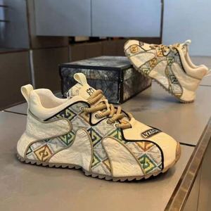 Zapatillas de Plataforma a la Moda para Jóvenes, con Bordado y Diseño de Empalmes, Cómodas y Ligeras, para Uso Diario Informal - Product Image 1