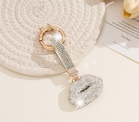 Porte-clés créatif en forme de lèvres incrusté de diamants et de strass, style coréen, pendentif de mode féminine pour la décoration de clés de voiture et de sacs