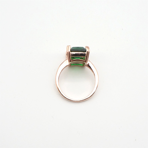 Este anillo de circón de quilates Esmeralda cuadrado exagerado cuenta con un estilo audaz que brilla en eventos de moda y agrega un toque llamativo - Product Image 2