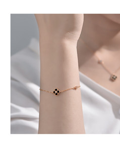 925เงินสเตอร์ลิงชุบแชมเปญสี่ใบโคลเวอร์สร้อยข้อมือลูกบาศก์เซอร์โคเนียเปลือกหอยอาเกตสี่ใบเสน่ห์กำไลโซ่ - Product Image 3