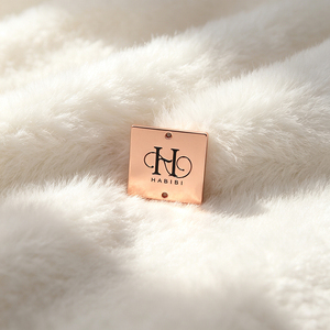 Etiqueta Metálica Redonda Hueca de Aleación de Zinc en Oro Rosa, con Logotipo Personalizado, Dos Orificios, para Hijab, Bufanda, Accesorios de Ropa, Venta al Por Mayor - Product Image 2