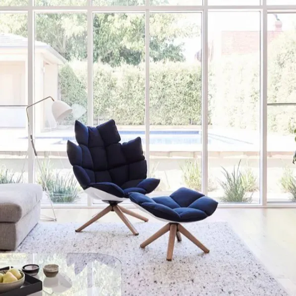 Desain kursi serat kaca santai putar furnitur ruang tamu kursi berlengan desainer beludru kaki kayu kain Modern