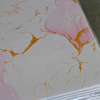 Lámina de PVC Laminado Blanco Claro con Efecto Mármol, Resistente al Agua, Solución Clásica y Moderna para Paredes Interiores y Atractivo Estético para Salas de Estar