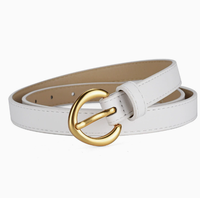 Ce ceinture en cuir noir élégante et fine est doté d'une boucle à ardillon en alliage mat poli en forme de U, avec des bords nettoyés et lisses, très élégante.