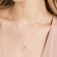 Collier fin Evanex personnalisé pour femme en argent sterling 925 plaqué or 18 carats avec pendentif trèfle à quatre feuilles en moissanite et nacre