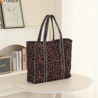 Nouveau sac fourre-tout matelassé à imprimé léopard, vente en gros directe d'usine, sac à bandoulière de voyage, grande capacité, tendance