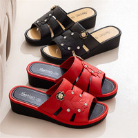 Sandales d'été élégantes pour femmes, antidérapantes, pour la maison, chaussures pour maman, bout ouvert, semelle intérieure en mousse souple, légères et tendance
