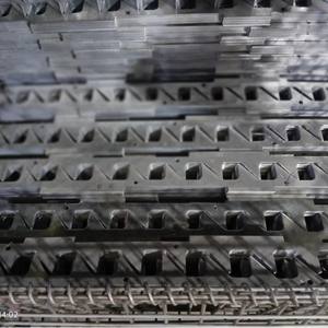 อะไหล่รถแทรกเตอร์/รถเกี่ยวข้าวคูโบต้า 688/758/988 ใบมีดตัดใหม่และมือสอง ฟันเลื่อย ฟันเลื่อยแบบราง สำหรับฟาร์ม ความยาว 5T106-51540 - Product Image 3