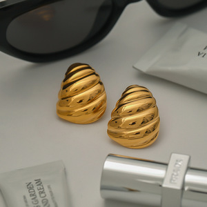 2025 accessoires de mode Design Unique 18k or acier inoxydable brillant côtelé gros audacieux Design à la mode boucles d'oreilles pour les femmes - Product Image 5