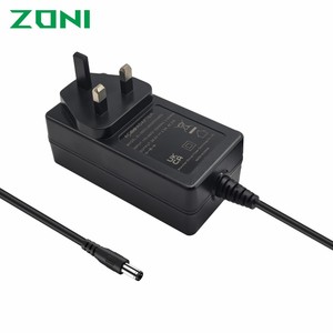 英国の壁プラグイン<span class=keywords><strong>60W</strong></span>/65Wスイッチング電源アダプター入力100-240V AC 50/60Hz EN 61558 - Product Image 1