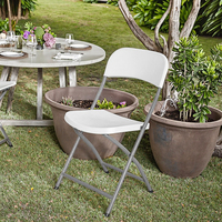 Vente en gros de chaises pliantes portables en plastique acrylique transparent empilables en résine blanche chaises pliantes pour événements fête de mariage