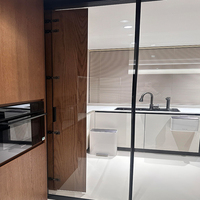 Porte coulissante panoramique ultra-mince en aluminium à cadre invisible pour villa, avec rail dissimulé et verre plein écran