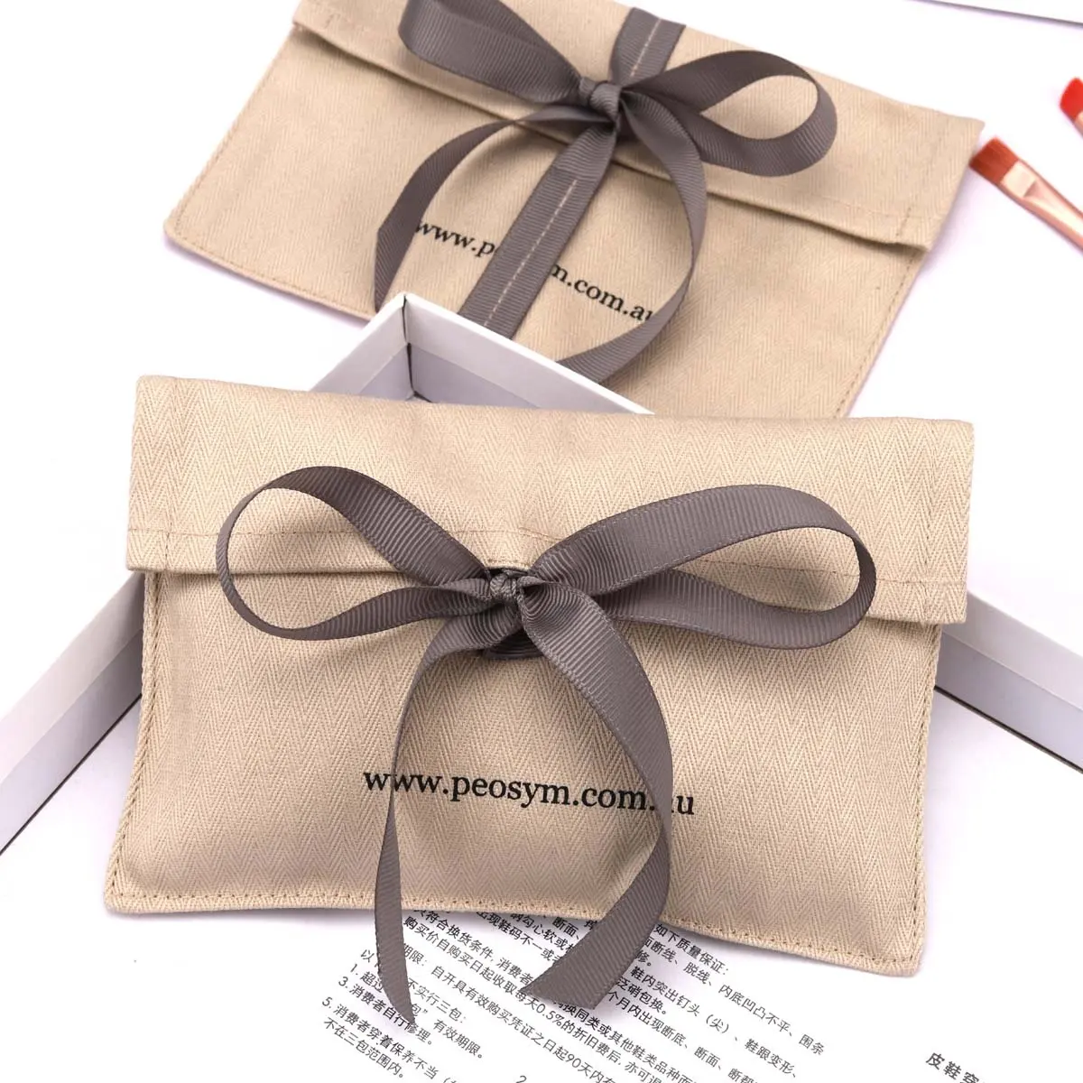 Роскошный перерабатываемый ленточный конверт с елочкой мешок для пыли для ювелирных изделий подарок патч на заказ логотип напечатанный хлопковый конверт