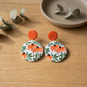 Boucles d'oreilles pendantes tendance pour femmes, motif floral Susan à yeux noirs, couleur orange - Product Image 2