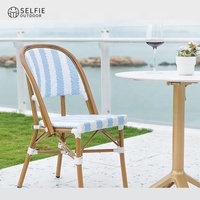Silla de Comedor Moderna, Duradera y Cómoda, Apilable, con Marco de Aluminio y Ratán PE, para Uso en Exteriores, Hoteles, Parques, Apartamentos y Salas de Estar